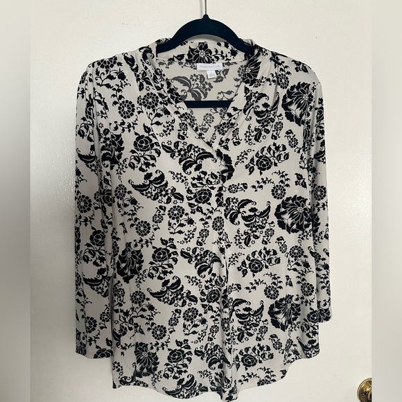 Charter Club size S glory flowery top 🖤 - Picture 9 of 10